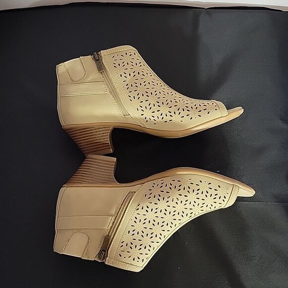 EASY STREET DAKOTA PEEP TOE WOMEN"S ADJUSTABLE BUCKLE SANDALS - Picture 9 of 16